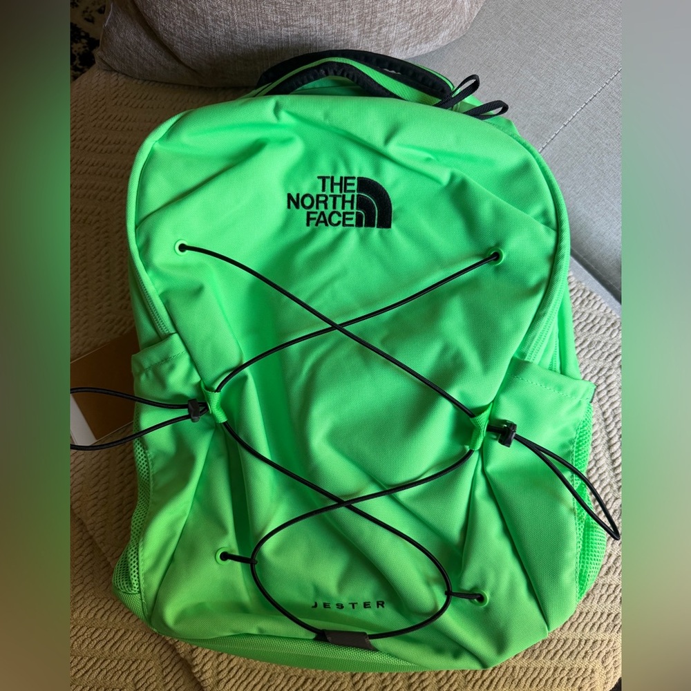 THE NORTH FACE Jester Commuter Laptop Backpack, Chlorophyll Green/TNF Black - Picture 6 of 14
